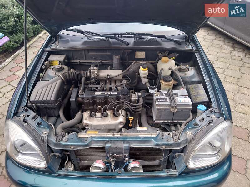 Седан Daewoo Lanos 2002 в Овруче