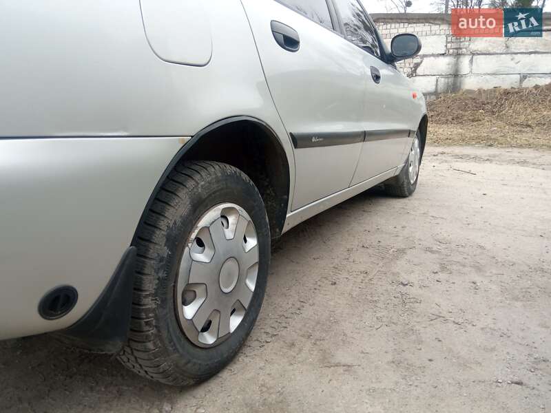 Седан Daewoo Lanos 2004 в Ладыжине