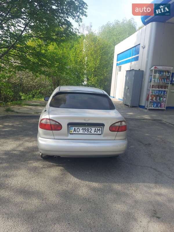 Седан Daewoo Lanos 2002 в Ужгороді