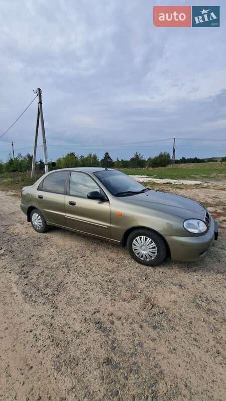 Седан Daewoo Lanos 2005 в Яворові