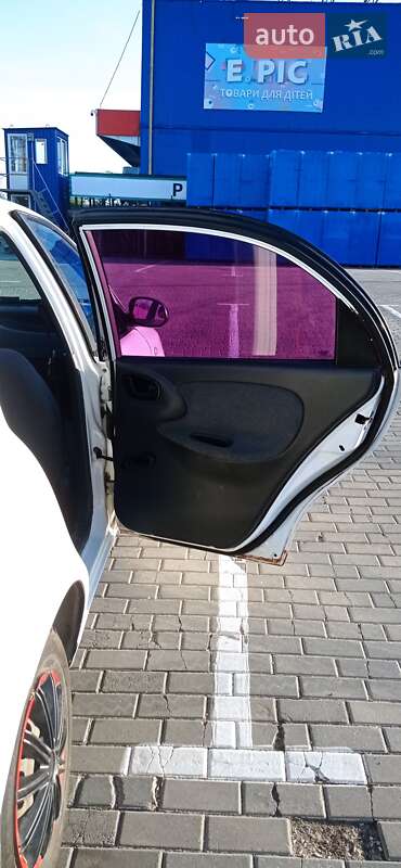 Седан Daewoo Lanos 2004 в Николаеве