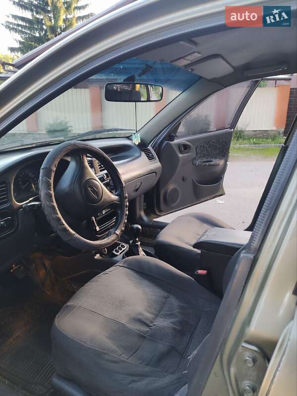 Седан Daewoo Lanos 2002 в Полтаве