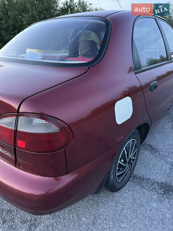 Седан Daewoo Lanos 2004 в Полонному