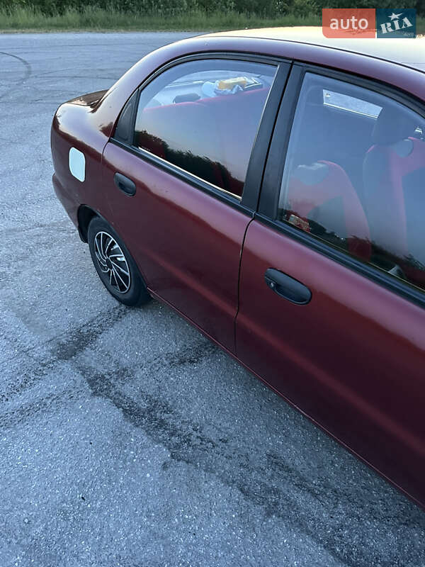 Седан Daewoo Lanos 2004 в Полонному