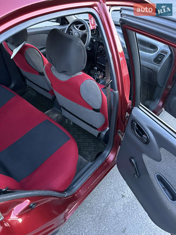 Седан Daewoo Lanos 2004 в Полонному