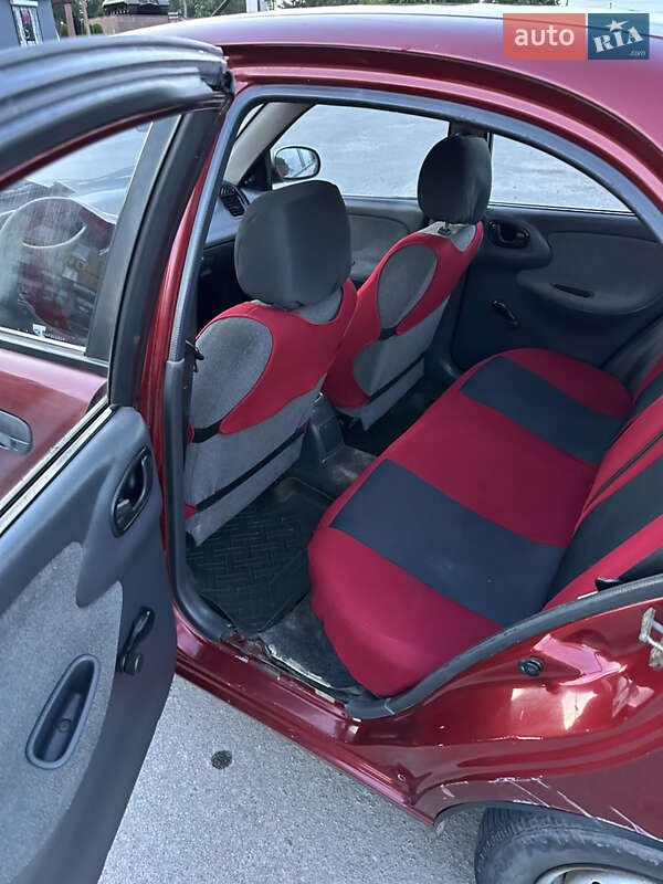 Седан Daewoo Lanos 2004 в Полонному