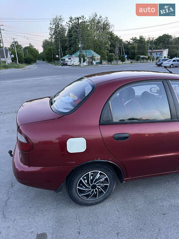 Седан Daewoo Lanos 2004 в Полонному