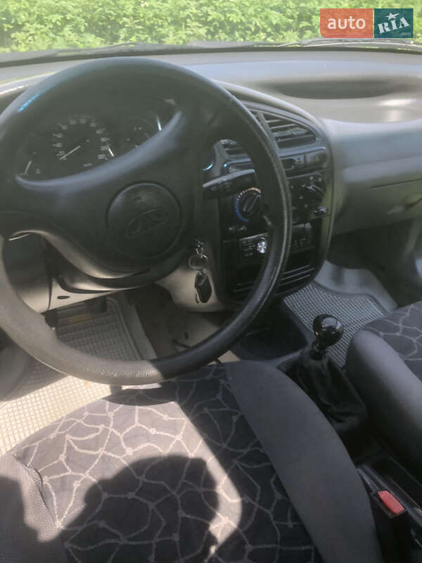 Седан Daewoo Lanos 2002 в Львове
