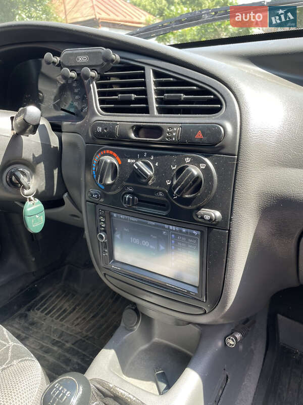 Седан Daewoo Lanos 2002 в Полтаве