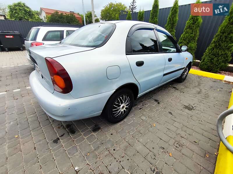 Седан Daewoo Lanos 2004 в Коростене