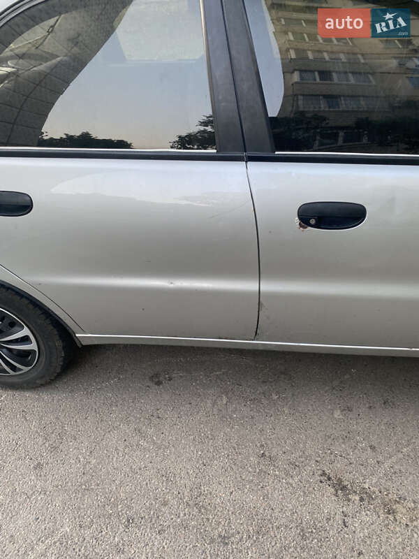 Седан Daewoo Lanos 2004 в Харькове