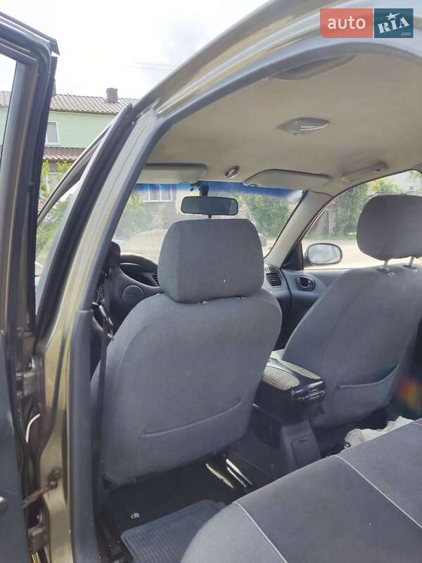 Седан Daewoo Lanos 2004 в Березному
