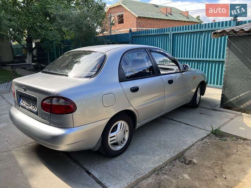 Седан Daewoo Lanos 2004 в Ужгороде