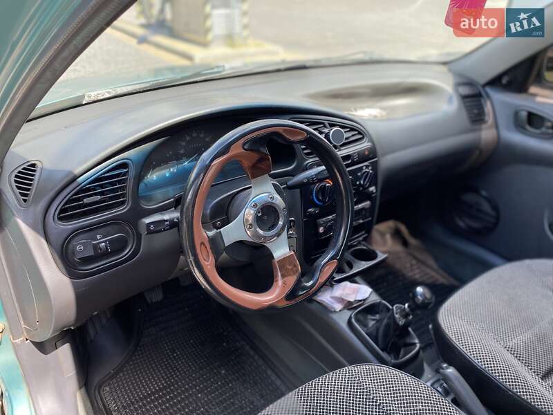 Седан Daewoo Lanos 1998 в Мироновке