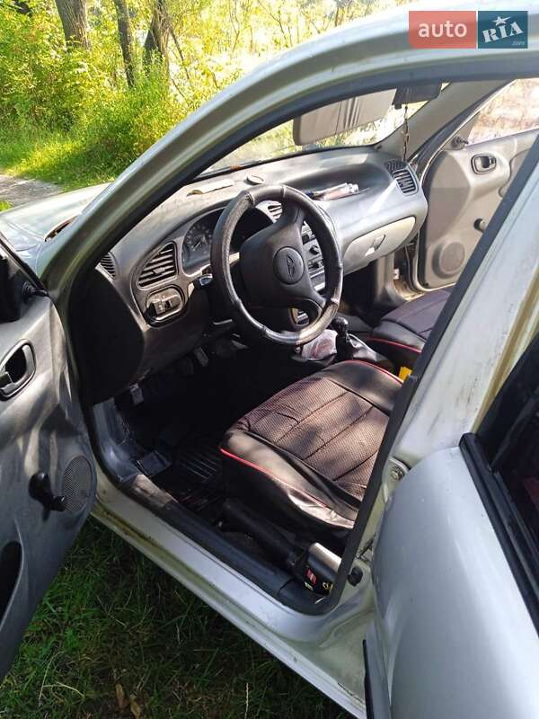 Седан Daewoo Lanos 2005 в Почаєві