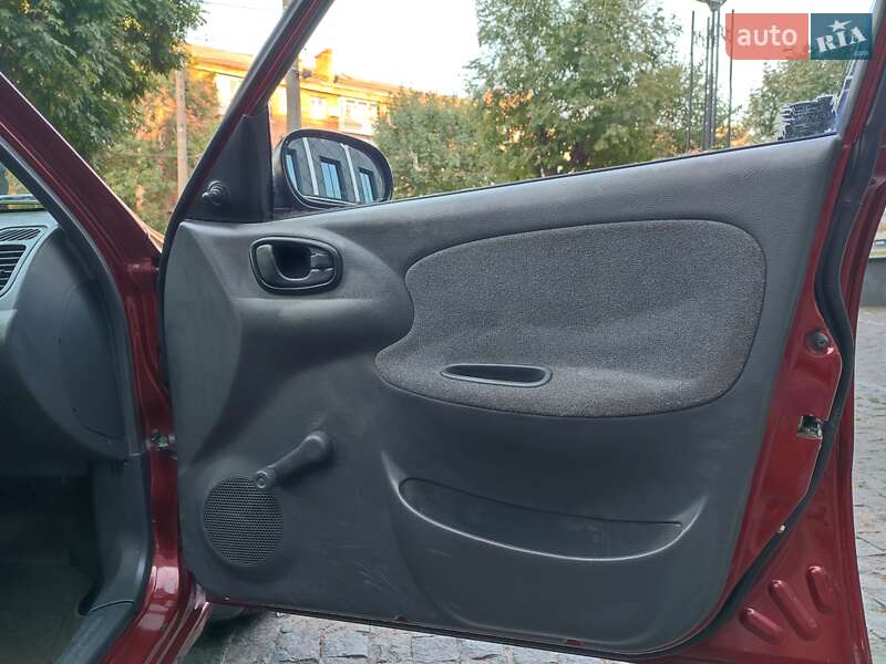 Седан Daewoo Lanos 2005 в Чернівцях