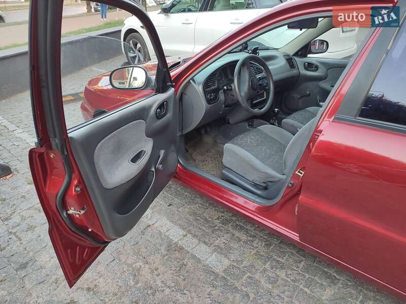 Седан Daewoo Lanos 2005 в Чернівцях