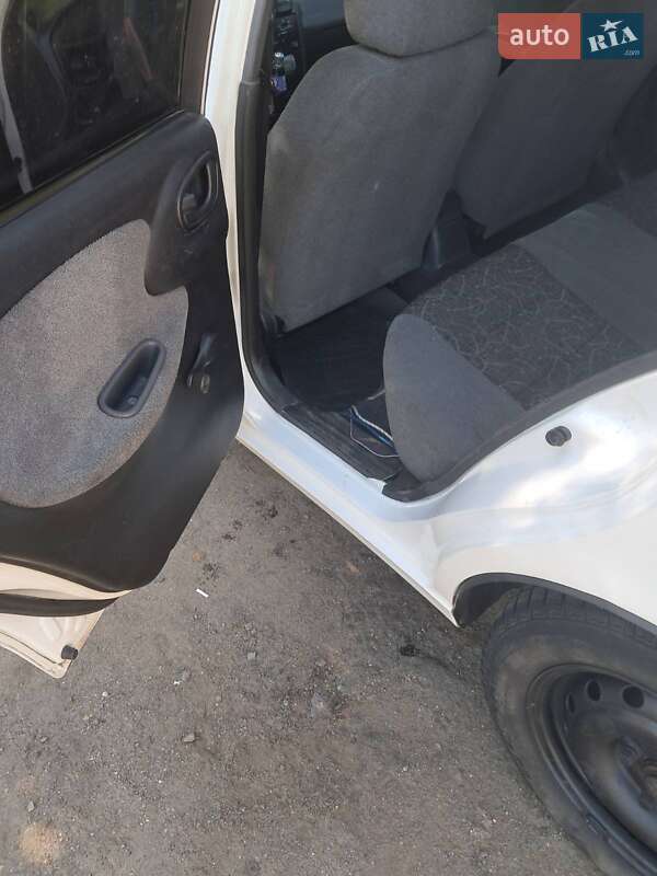 Седан Daewoo Lanos 2004 в Киеве