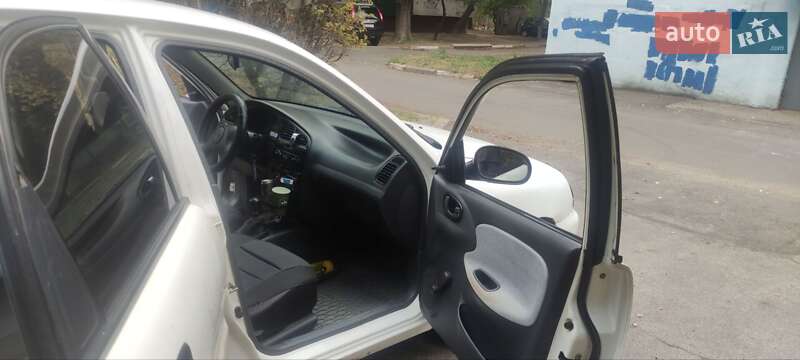 Седан Daewoo Lanos 2000 в Запорожье