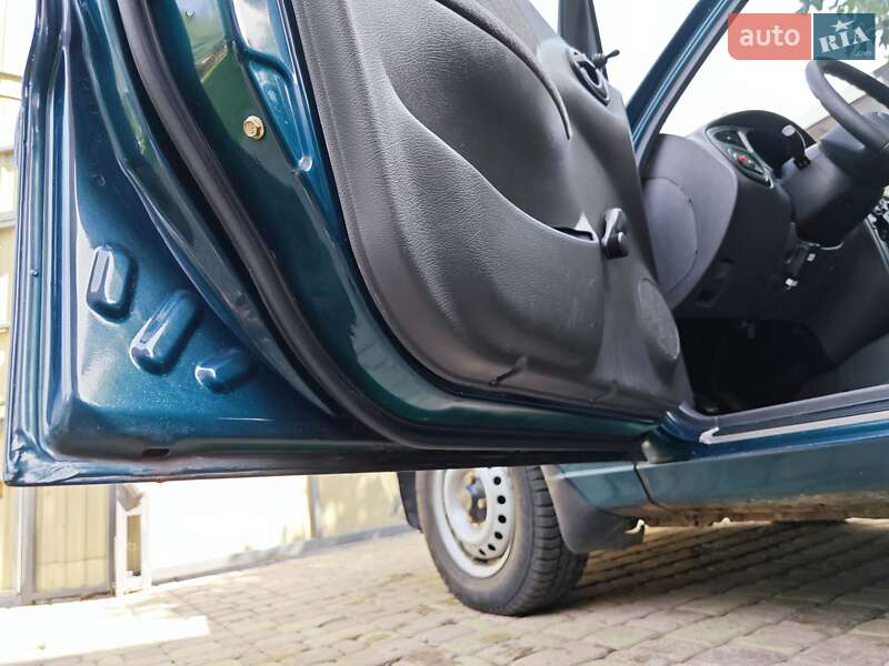 Седан Daewoo Lanos 2004 в Харькове