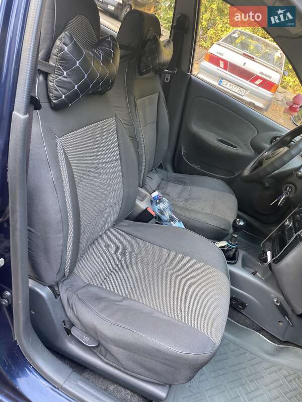 Седан Daewoo Lanos 2004 в Черкассах