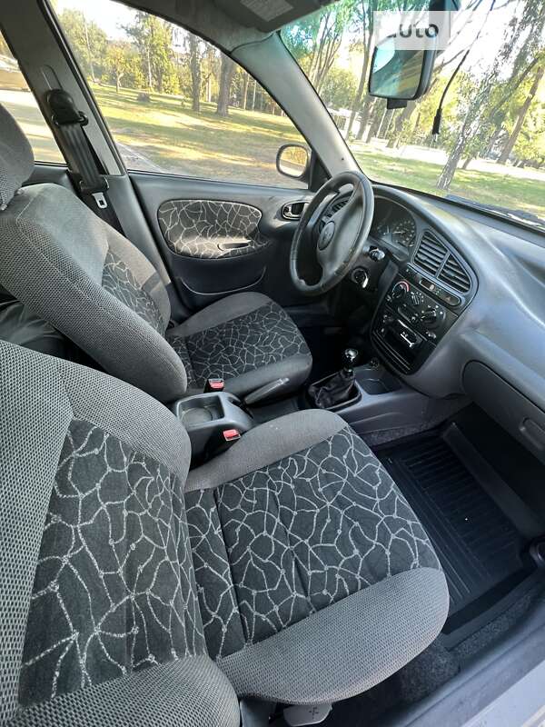 Седан Daewoo Lanos 2003 в Запоріжжі