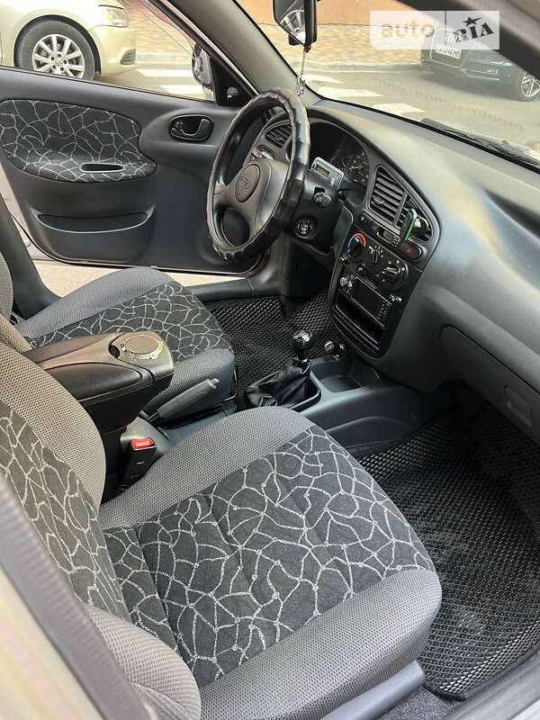 Седан Daewoo Lanos 2003 в Киеве