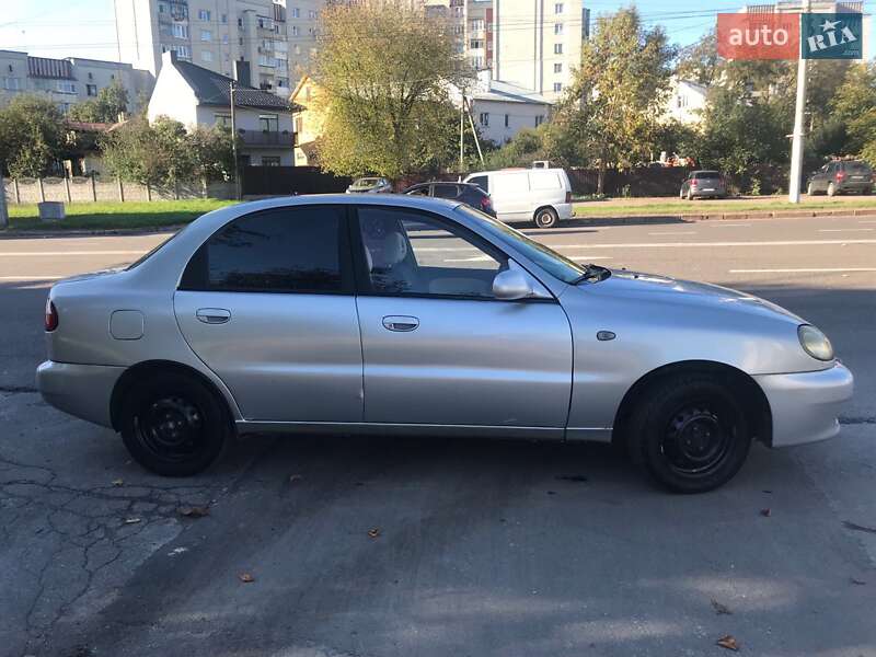 Седан Daewoo Lanos 2002 в Львове