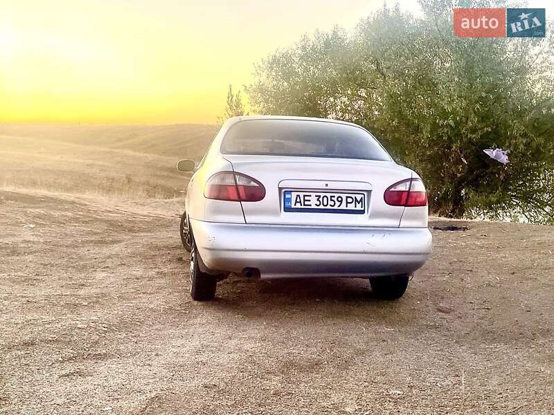 Седан Daewoo Lanos 2004 в Лозуватці