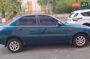 Седан Daewoo Lanos 2003 в Киеве