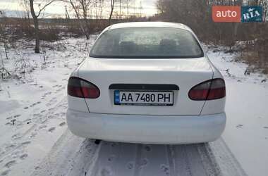 Седан Daewoo Lanos 2005 в Мені