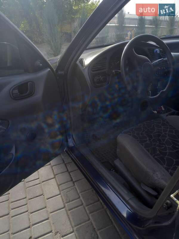 Седан Daewoo Lanos 2002 в Дніпрі