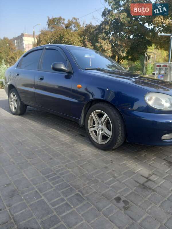 Седан Daewoo Lanos 2002 в Дніпрі