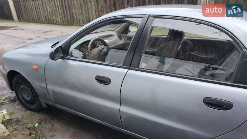 Седан Daewoo Lanos 2009 в Десне