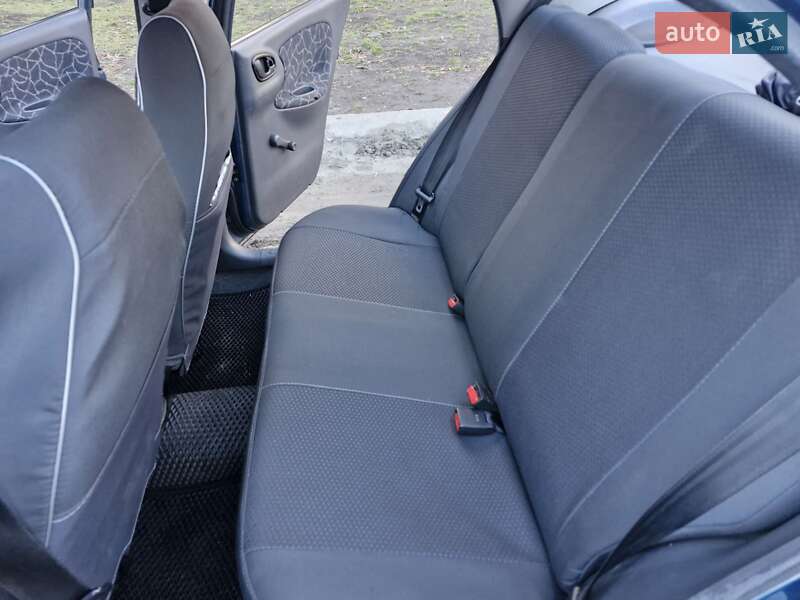 Седан Daewoo Lanos 2002 в Києві