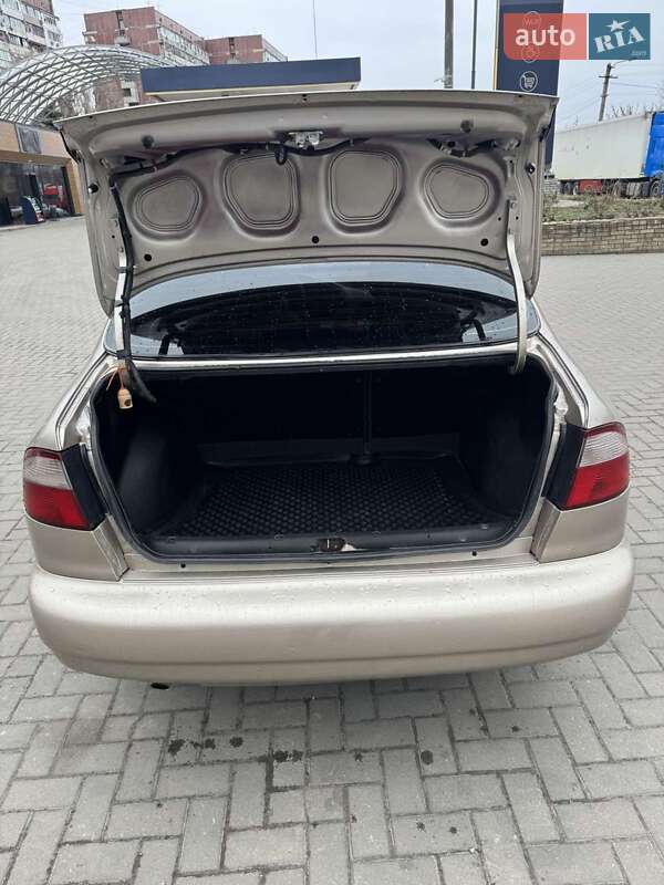 Седан Daewoo Lanos 2004 в Днепре