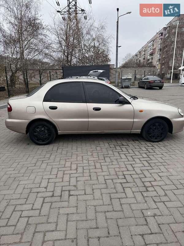 Седан Daewoo Lanos 2004 в Днепре