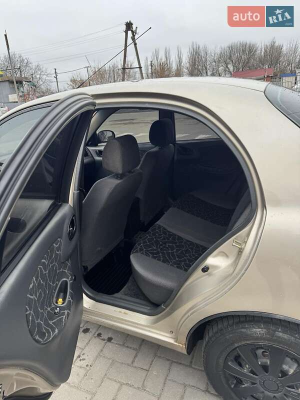 Седан Daewoo Lanos 2004 в Днепре
