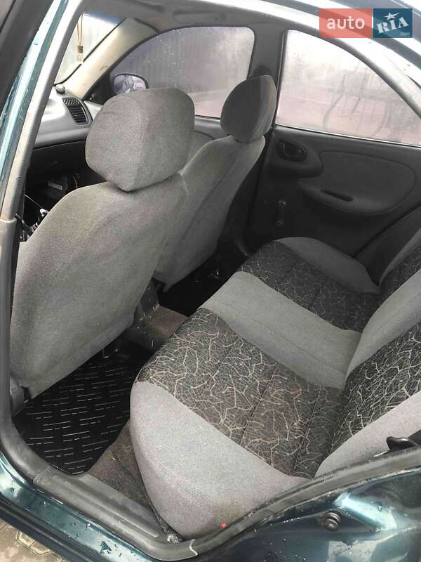 Седан Daewoo Lanos 2004 в Киеве