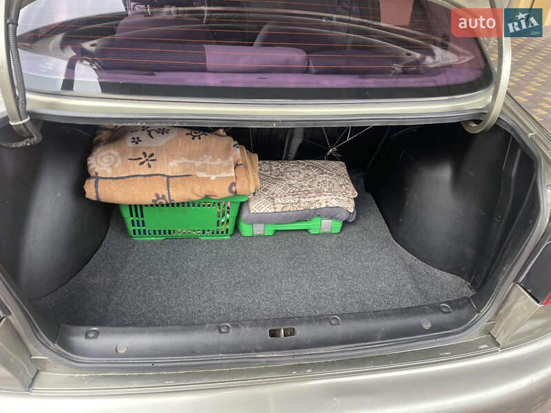 Седан Daewoo Lanos 2004 в Киеве