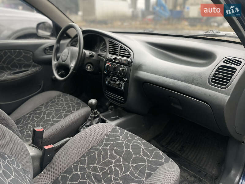 Седан Daewoo Lanos 2003 в Львове