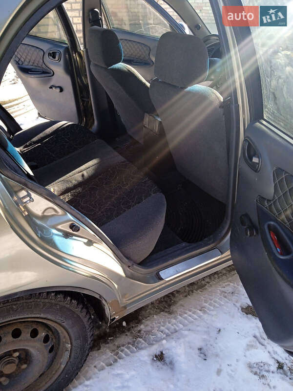 Седан Daewoo Lanos 2004 в Демидове