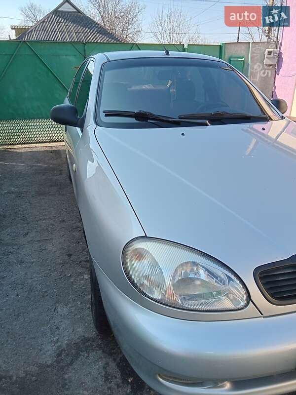 Седан Daewoo Lanos 2004 в Краснограді