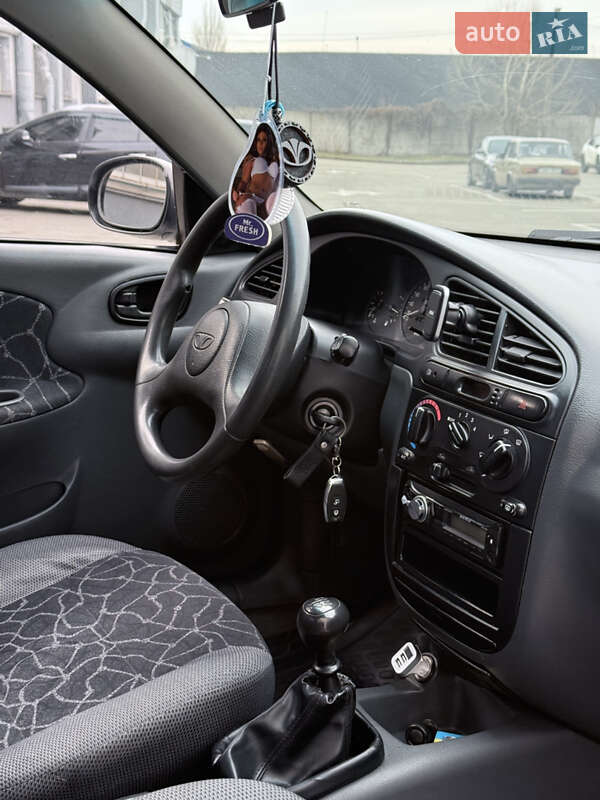 Седан Daewoo Lanos 2002 в Киеве