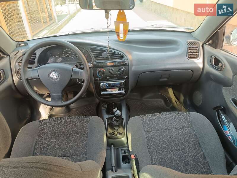 Седан Daewoo Lanos 2004 в Ужгороді