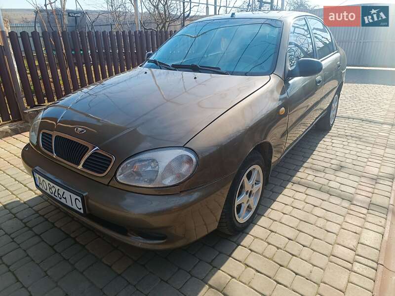 Седан Daewoo Lanos 2004 в Ужгороді
