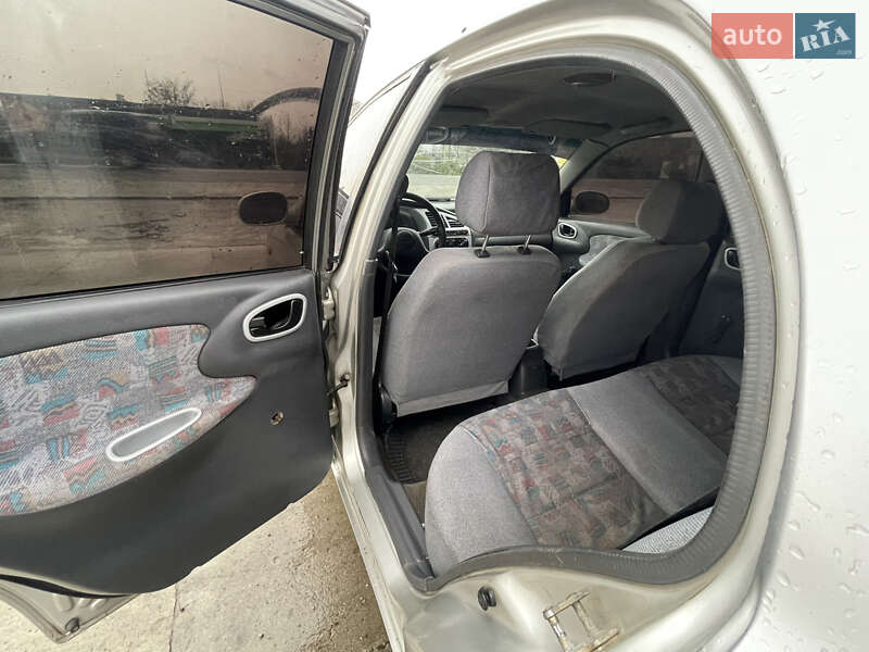 Седан Daewoo Lanos 2003 в Солотвине