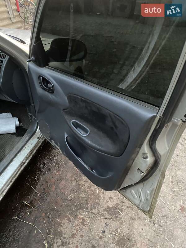 Седан Daewoo Lanos 2003 в Близнюках