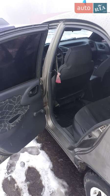 Седан Daewoo Lanos 2003 в Малині