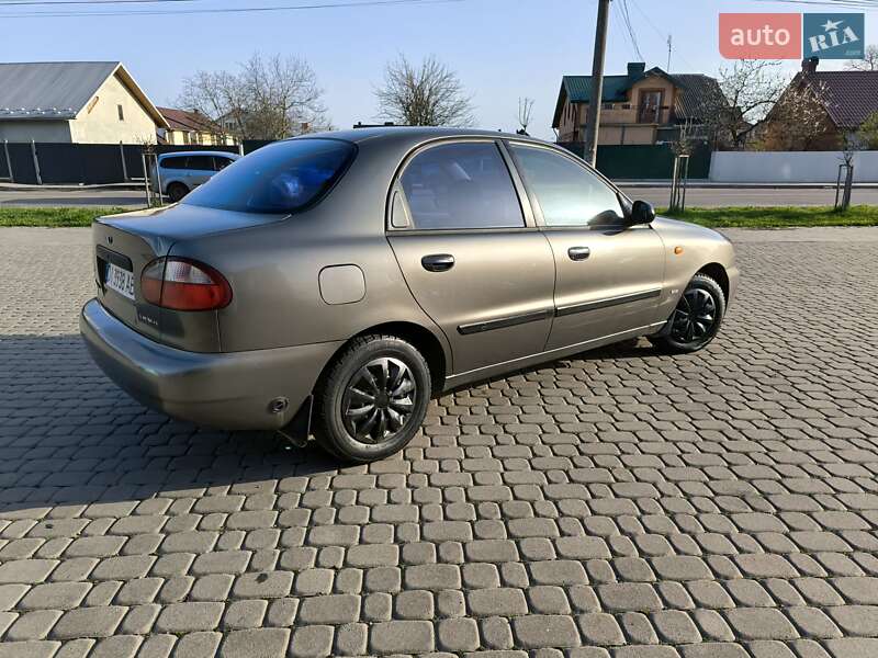 Седан Daewoo Lanos 2001 в Коломые
